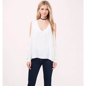 ☀️NWOT☀️ Tobi Cold Shoulder Plunge Top